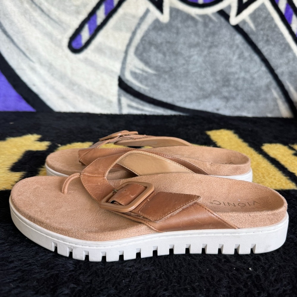 Size 10 - Vionic Uptown Marin Tan Leather Thong Sandals Orthotic Platform Buckle